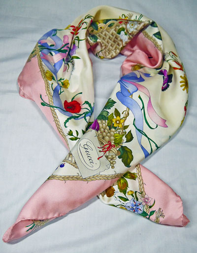 gucciscarf08